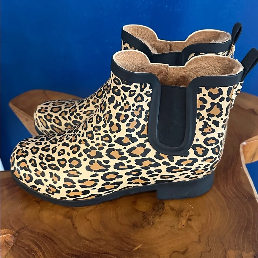 NWT Women’s Chooka Waterproof Chelsea Cheetah Print Fur Lined Rain Bootie Sz 9